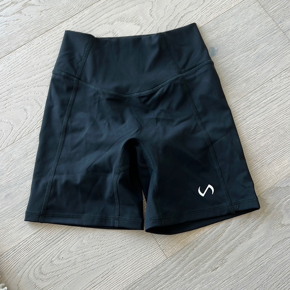 NEVER WORN TLF SHORTS (S)
